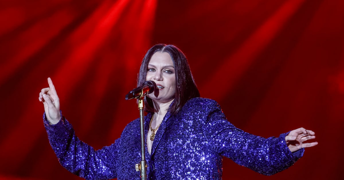 O que é a cirurgia reconstrutiva que a cantora Jessie J fará pela segunda vez após câncer de mama?