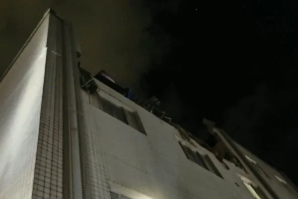 Explosão de gás interdita prédio e deixa 2 pessoas feridas no litoral de SP - destaque galeria