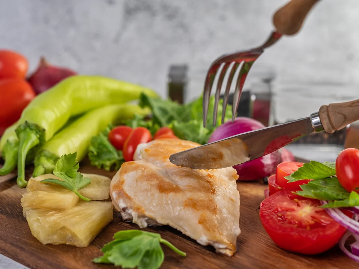 5 receitas saudáveis com frango para variar o cardápio sem perder o sabor