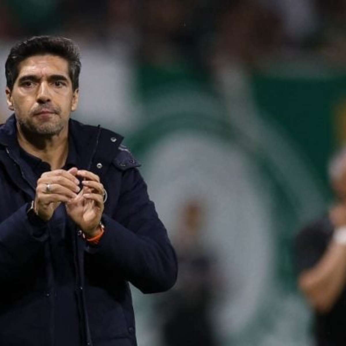 Família ajuda Abel a refletir após polêmica com torcida do Palmeiras