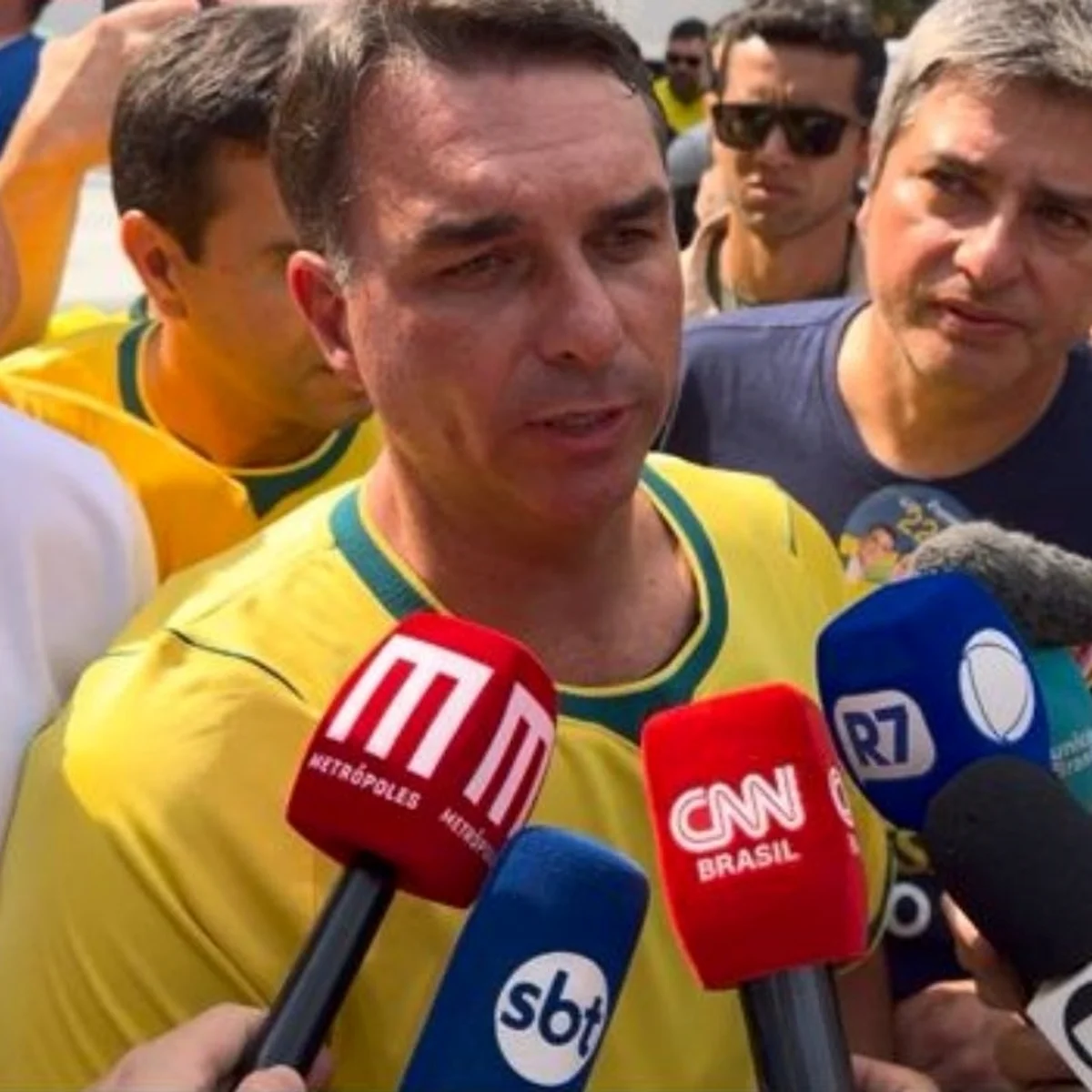 Flávio volta a MG competitivo contra Lula, mas vê Roscoe longe de Cleitinho