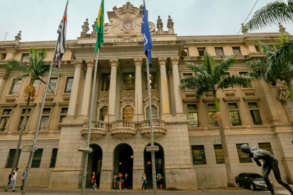 STF não pode se curvar a paixões políticas, diz Faculdade de Direito da USP
