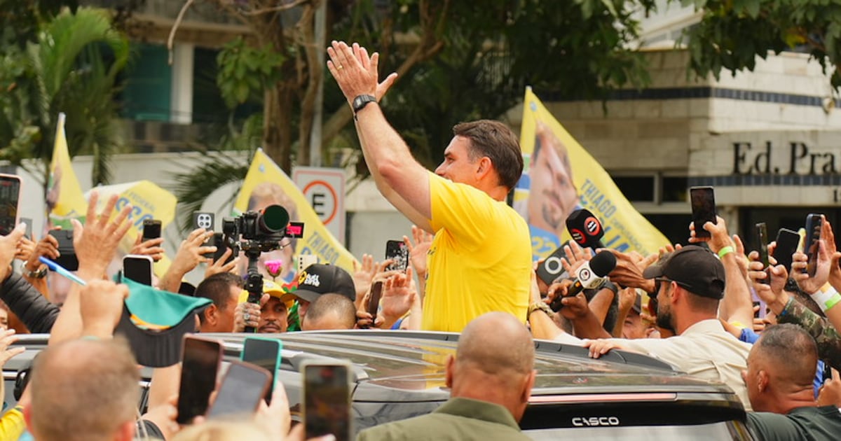 Em meio às chuvas de São Paulo, Flávio Bolsonaro cancela agendas de campanha no estado