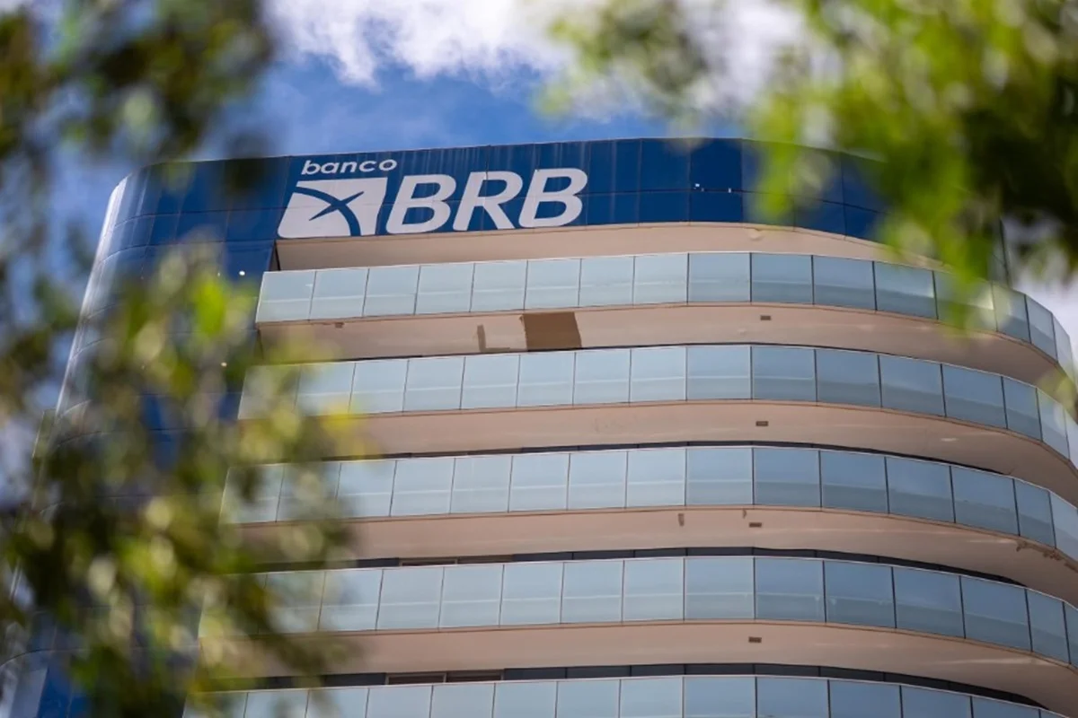 Imagem da matéria: Juiz autorizou busca em eventuais "paredes ocas" e "falsos armários" no BRB