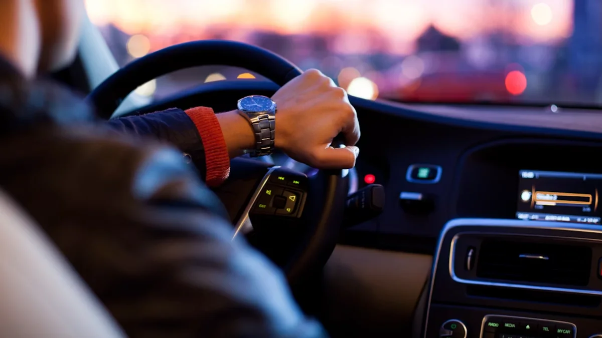 Imagem da matéria: Por que o volante treme mesmo após o balanceamento? Veja causas comuns