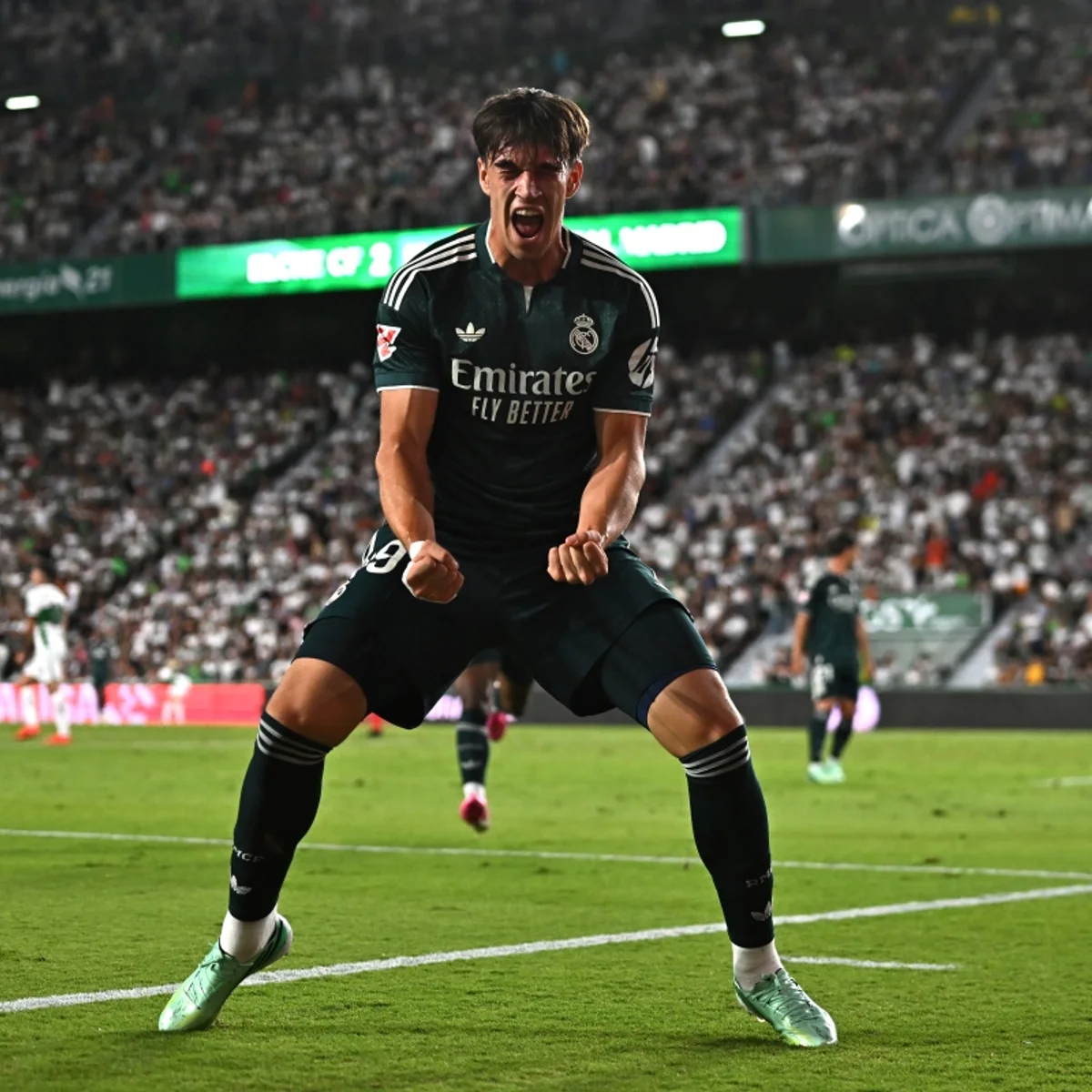 Espanhol: Real Madrid vence Elche e segue na perseguição ao Barcelona