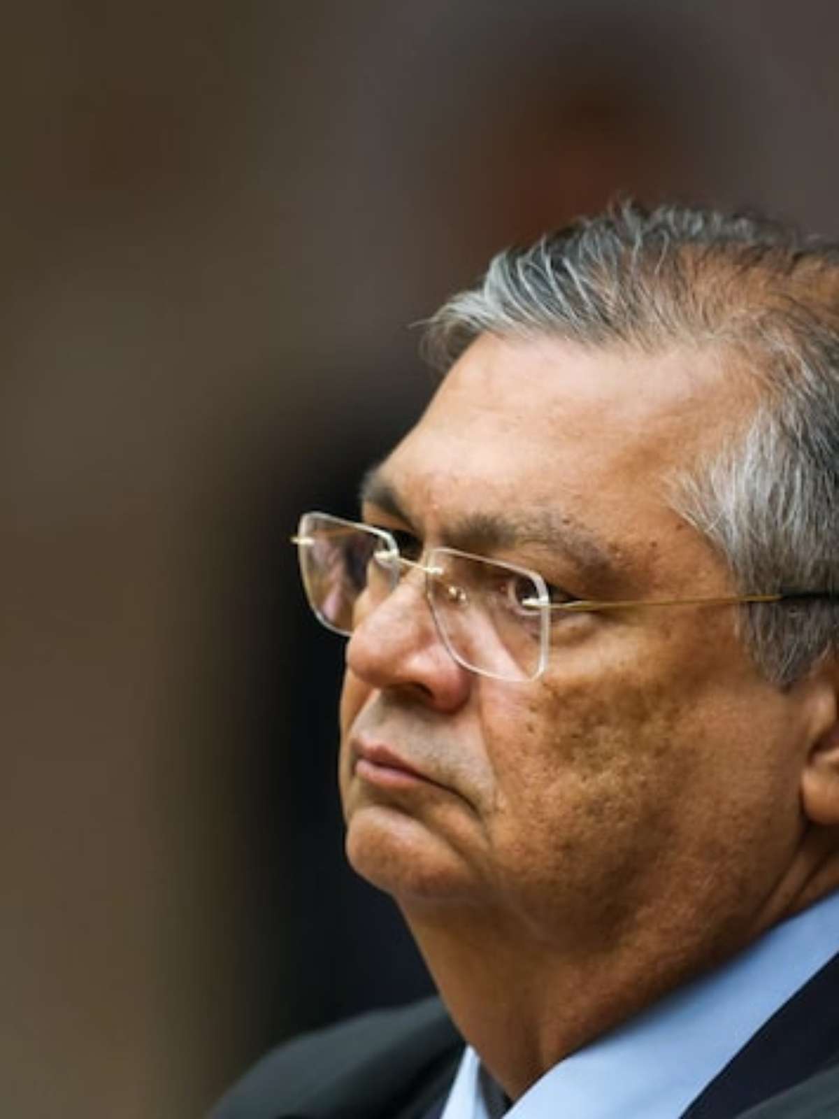 Após operação da PF, Dino proíbe Mario Frias de sair do país e ter contato com outros investigados