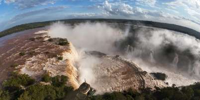 Acidente ocorreu em meio &agrave; cheia das Cataratas do Igua&ccedil;u Foto: Reprodu&ccedil;&atilde;o/Parque Nacional do Igua&ccedil;u