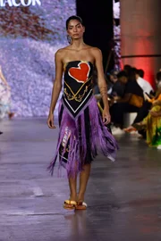 Mikaela Gomes, veterana do Metrópoles Catwalk, brilha no 3º dia de desfiles