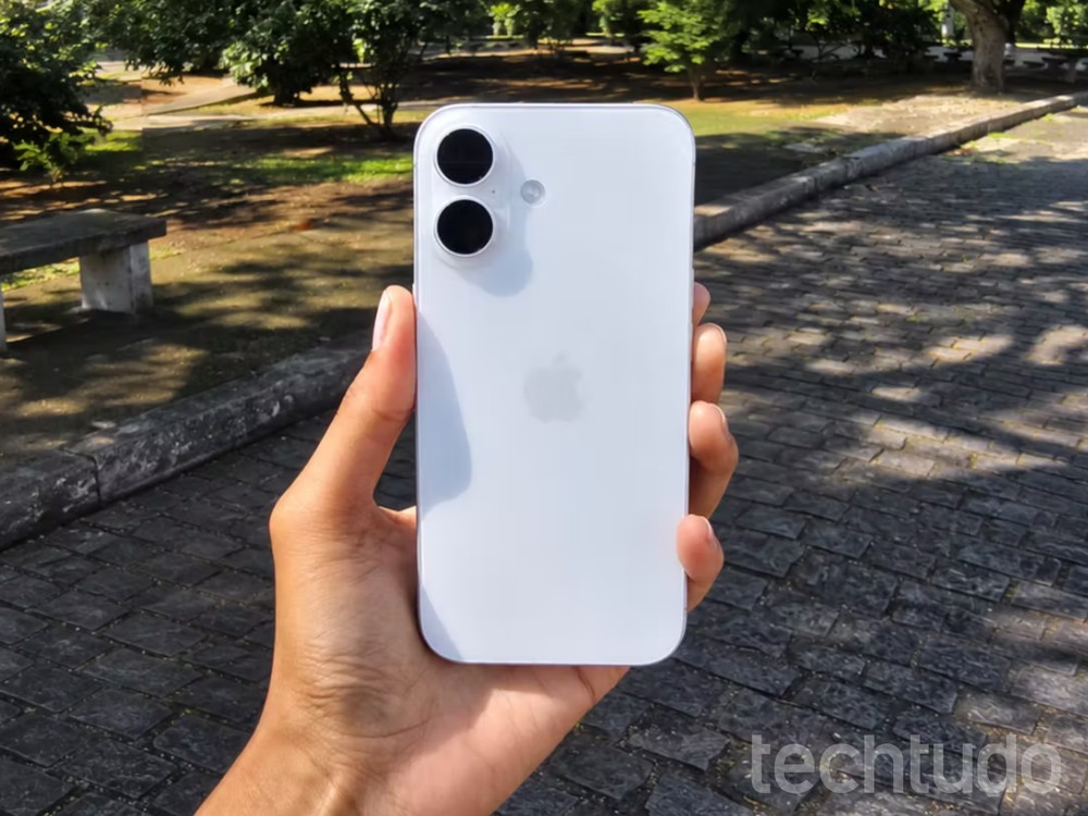 iPhone 17 oferece uma experiência Pro, mesmo sendo da linha básica da Apple — Foto: Brenda Santos/TechTudo