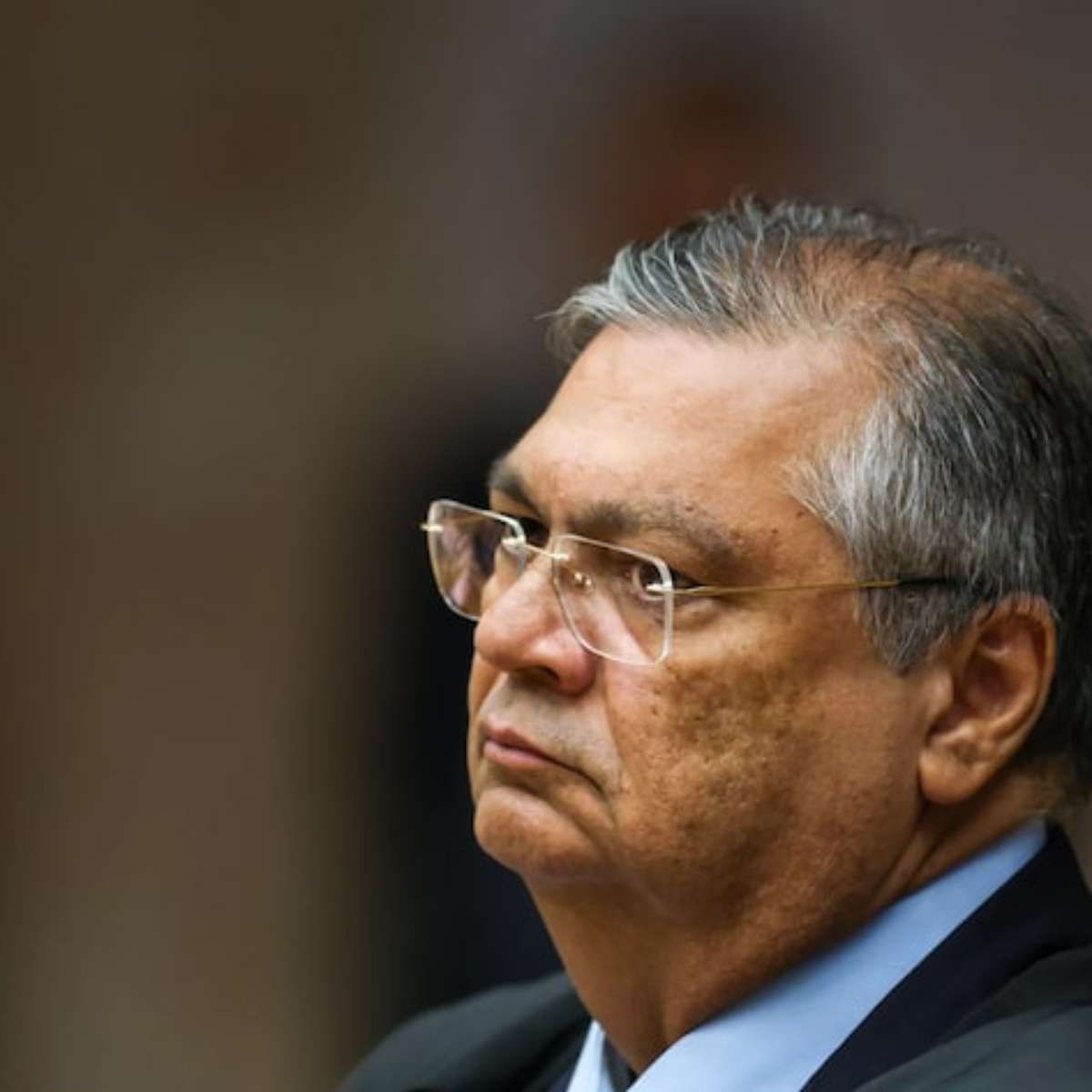 Após operação da PF, Dino proíbe Mario Frias de sair do país e ter contato com outros investigados