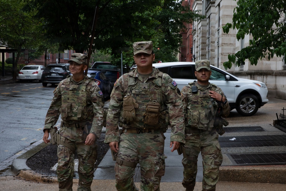 Imagem relacionada à notícia: JTF-DC Guardas intervêm durante assalto perto de Rhode Island Avenue