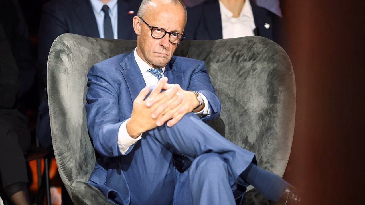 Вероятность отставки Мерца оценили