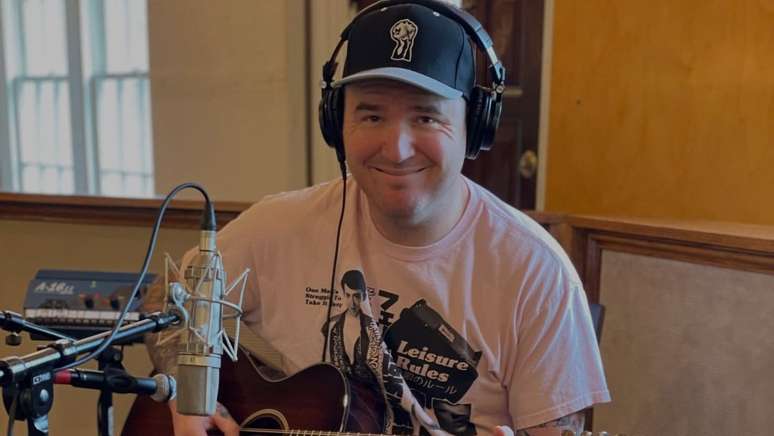 Morre Chad Gilbert, guitarrista da banda New Found Glory, aos 45 anos
