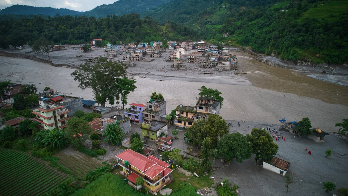 Chuva forte varre a Espanha, deixando mulher desaparecida