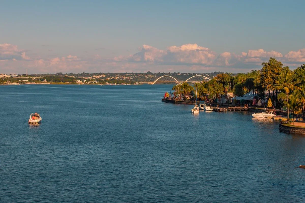 Imagem da matéria: Caesb abre licitação de R$ 323 milhões para recuperação do Lago Paranoá