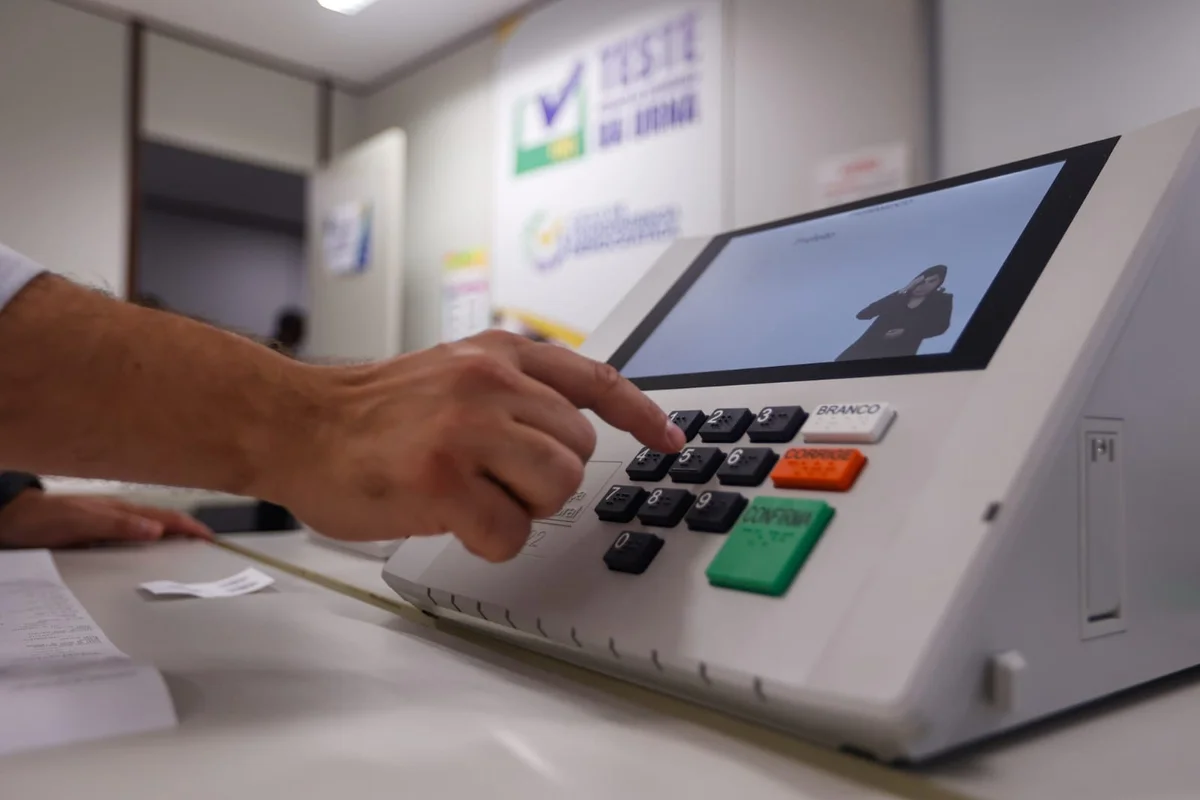 TSE barra a entrada de 14 observadores internacionais para as eleições