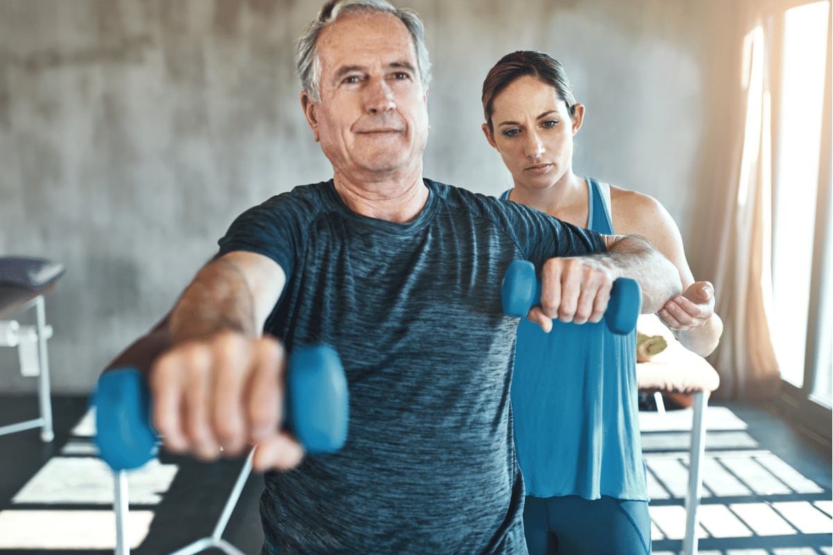 Treino depois dos 50: veja quais exercícios ajudam a manter força, equilíbrio e autonomia