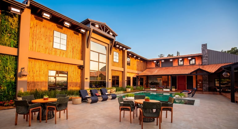 O que esperar do look de Adriane Galisteu para a estreia de A Fazenda 18?