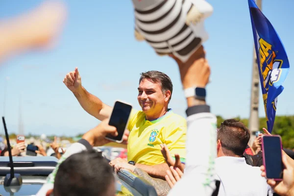 Campanha de Flávio fica satisfeita com tour pelo Nordeste e projeta avanço