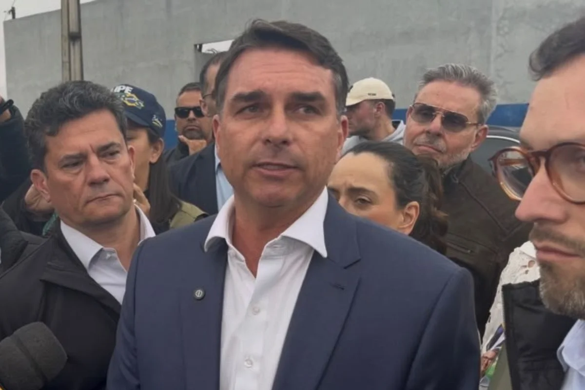 Veja os quatro crimes pelos quais Flávio Bolsonaro é investigado