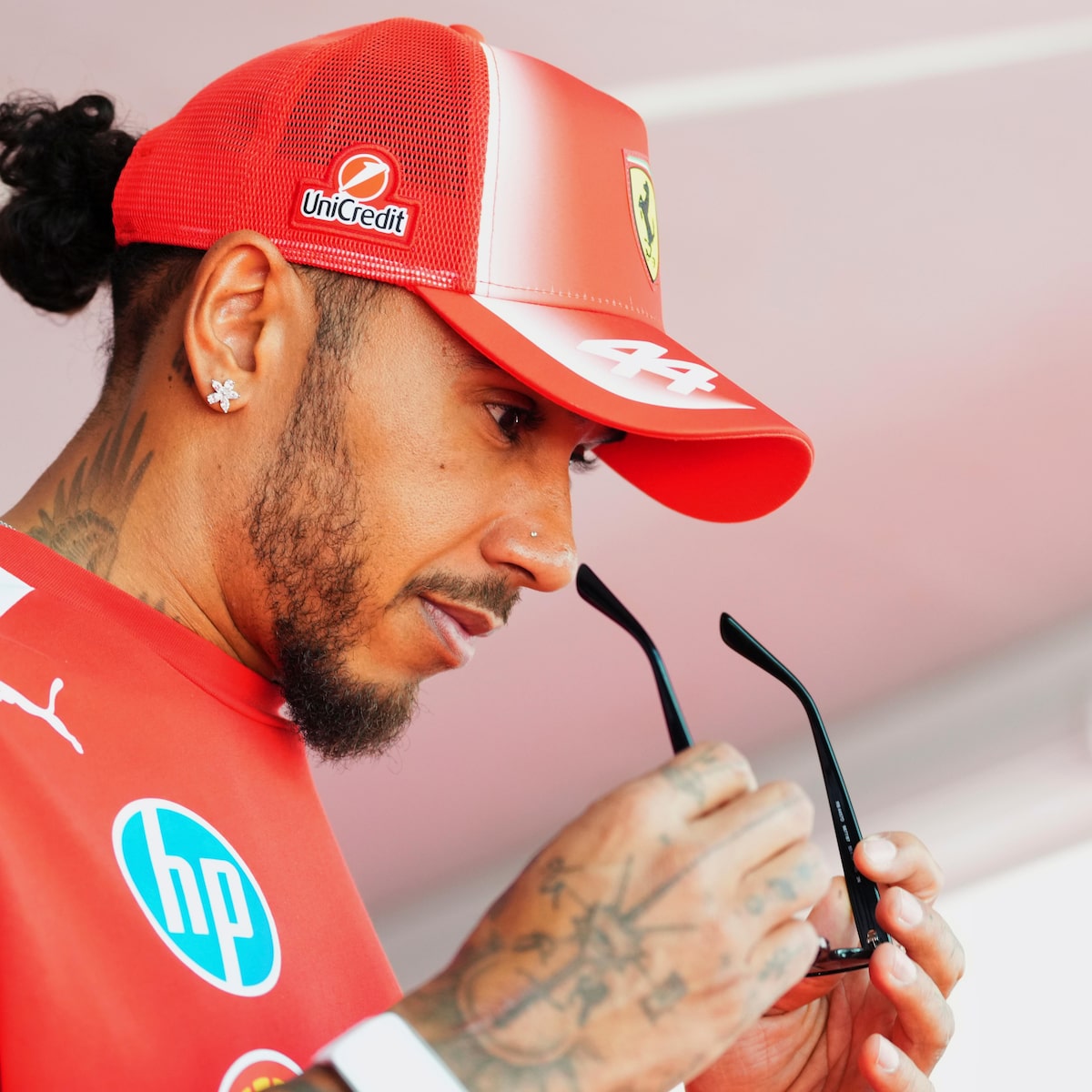F1: Hamilton minimiza atrito com Leclerc na Ferrari: ‘Podemos trabalhar melhor juntos’