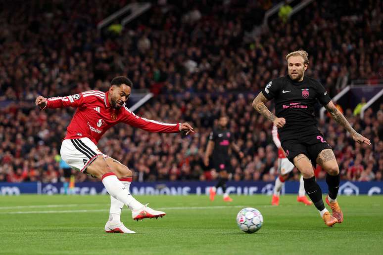 United goleia Sabah com gol de Matheus Cunha em estreia na Champions