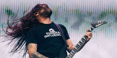 Andreas Kisser no Palco Mundo, no segundo dia do Rock In Rio 2026 Foto: Ellen Artie / @ellenartie / Rolling Stone Brasil
