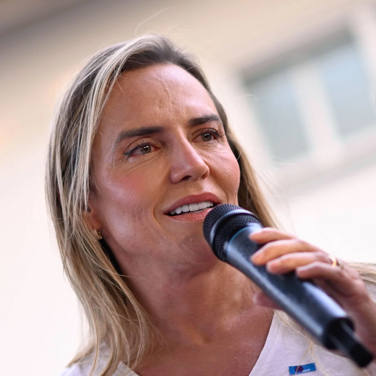 Celina anuncia obra de saneamento na Vila Cauhy, no Núcleo Bandeirante