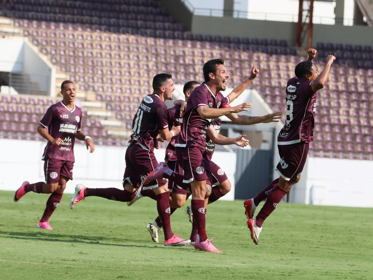 Após jogo suspenso, Ferroviária e Inter de Limeira garantem ida à Série B