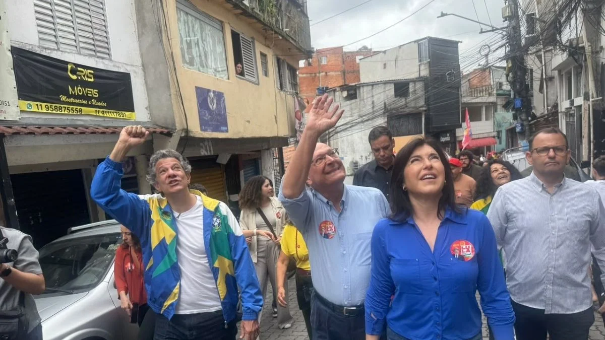 Alckmin, Haddad e Tebet participam de caminhada pró-Lula em Heliópolis