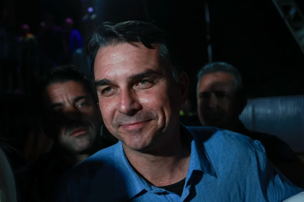 Flávio Bolsonaro vence Lula no Japão no 2º turno das eleições