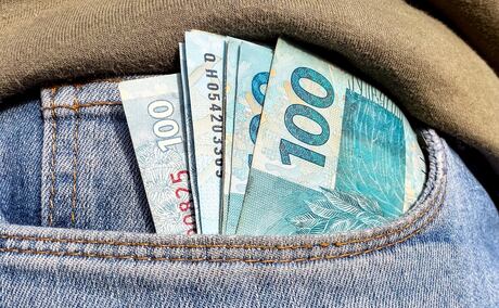 Primeira parcela do 13º salário: saiba quando cai na conta, qual o valor e quem tem direito