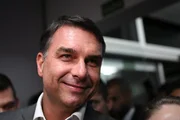 Flávio Bolsonaro vence Lula no Japão no 2º turno das eleições