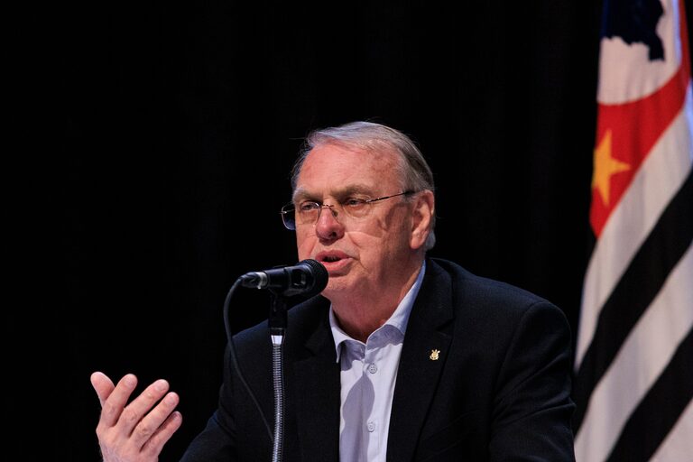 Corinthians: Stábile quer acordo com a Caixa como legado em meio à pressão política e de organizadas