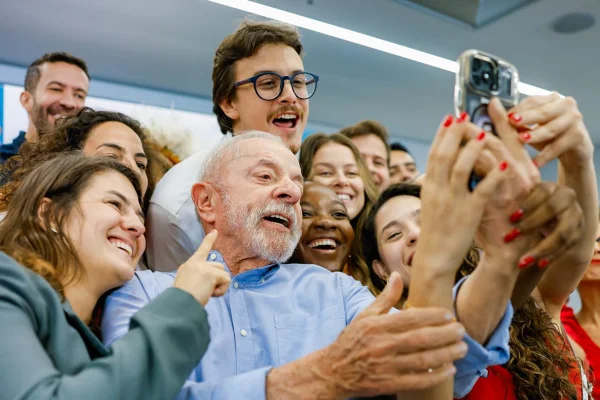 Lula busca lideranças do Centrão em busca de apoios pessoais para 2º turno