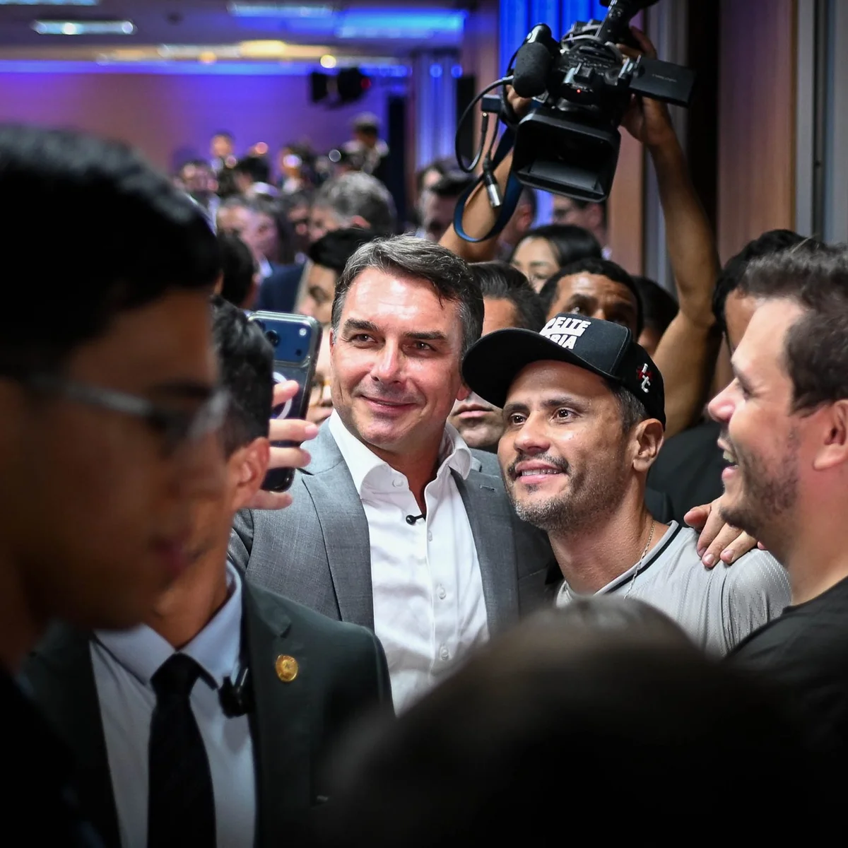 Cleitinho confirma presença no ato de Flávio Bolsonaro em BH neste sábado