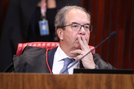 TSE dá 24h para Meta e X explicarem alcance dos perfis de Flávio e Nikolas Ferreira