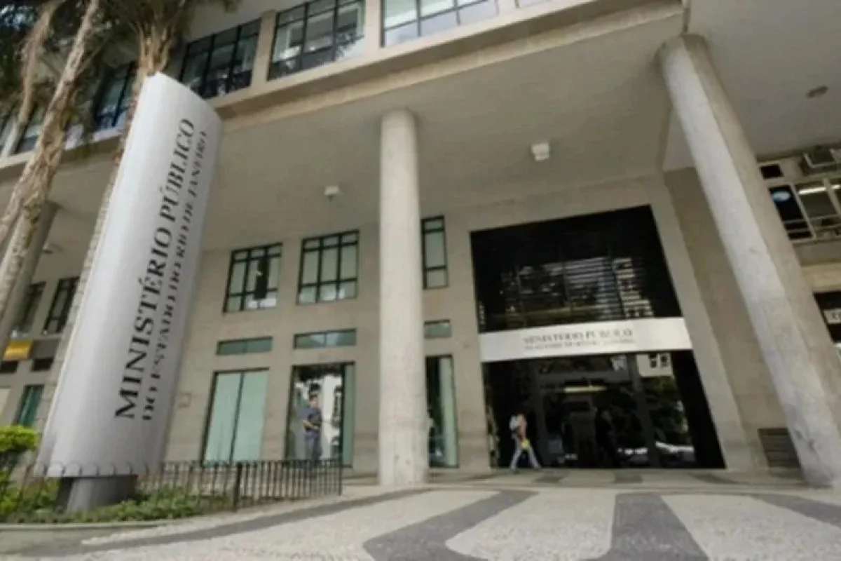 Grupo é preso após ameaçar moradores para contratar internet do CV no RJ