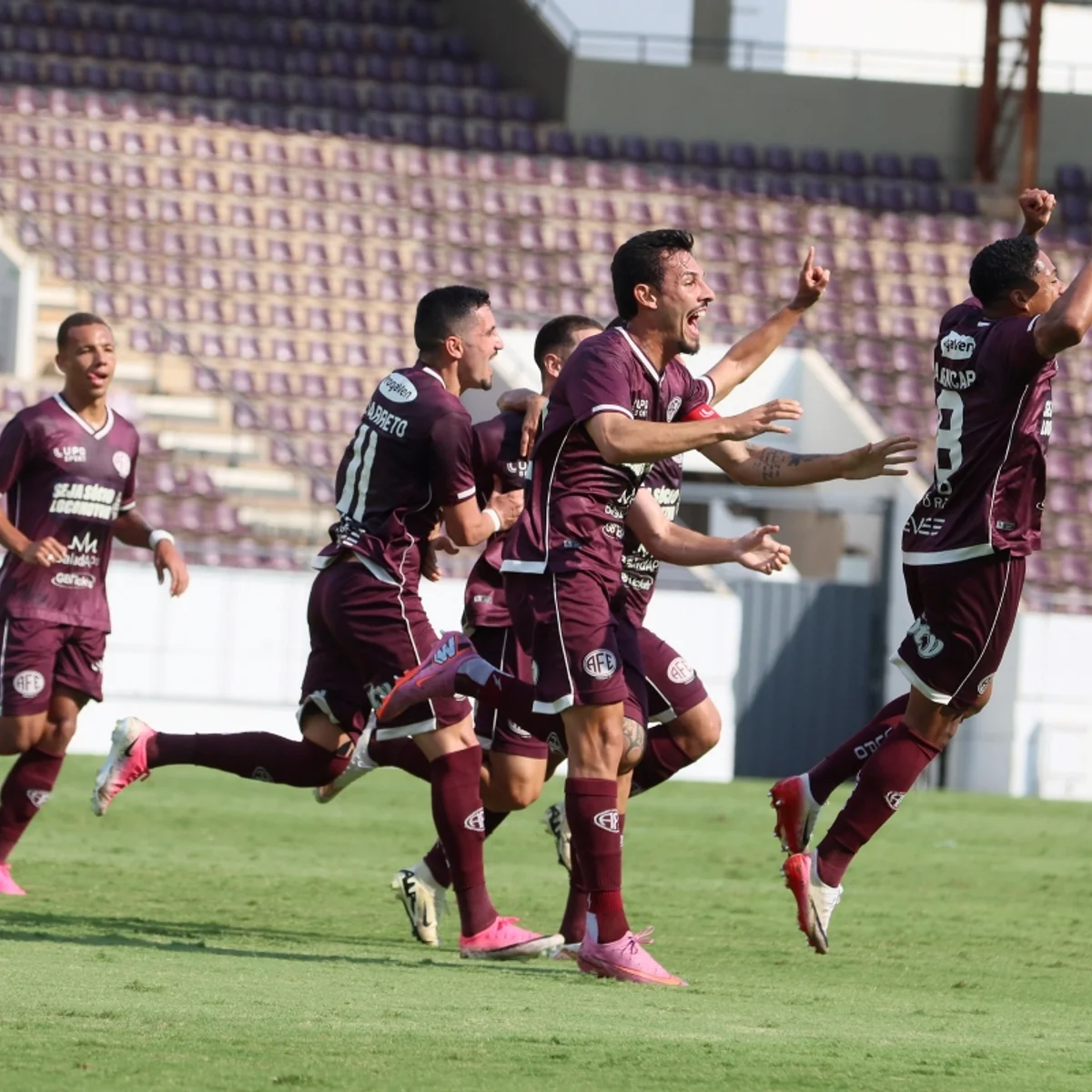 Após jogo suspenso, Ferroviária e Inter de Limeira garantem ida à Série B