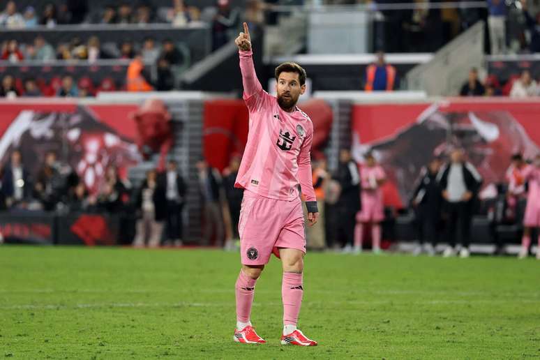 Messi decide não viajar a Londres para cerimônia da Bola de Ouro