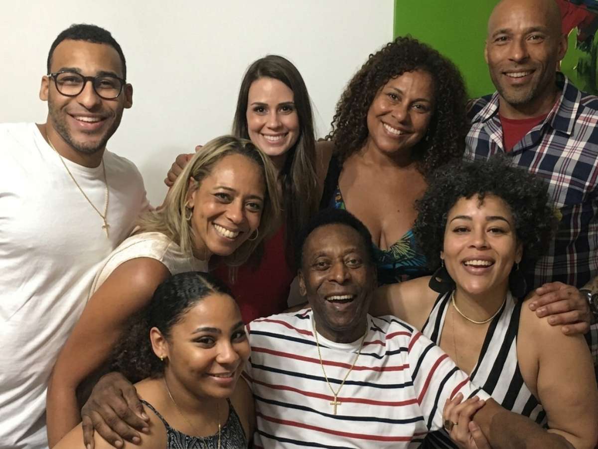 Herdeiros de Pelé não receberam nada quase 3 anos após a morte dele e imóveis estão à venda para pagar dívidas