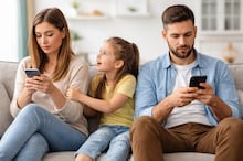 Saiba o que é o ‘phubbing’; ele pode estar atrapalhando o desenvolvimento do seu filho