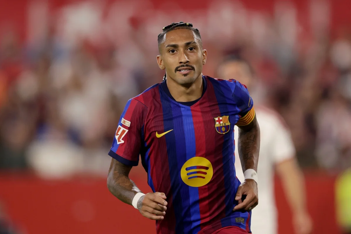 Raphinha renova com Barcelona até 2030 e terá aumento salarial