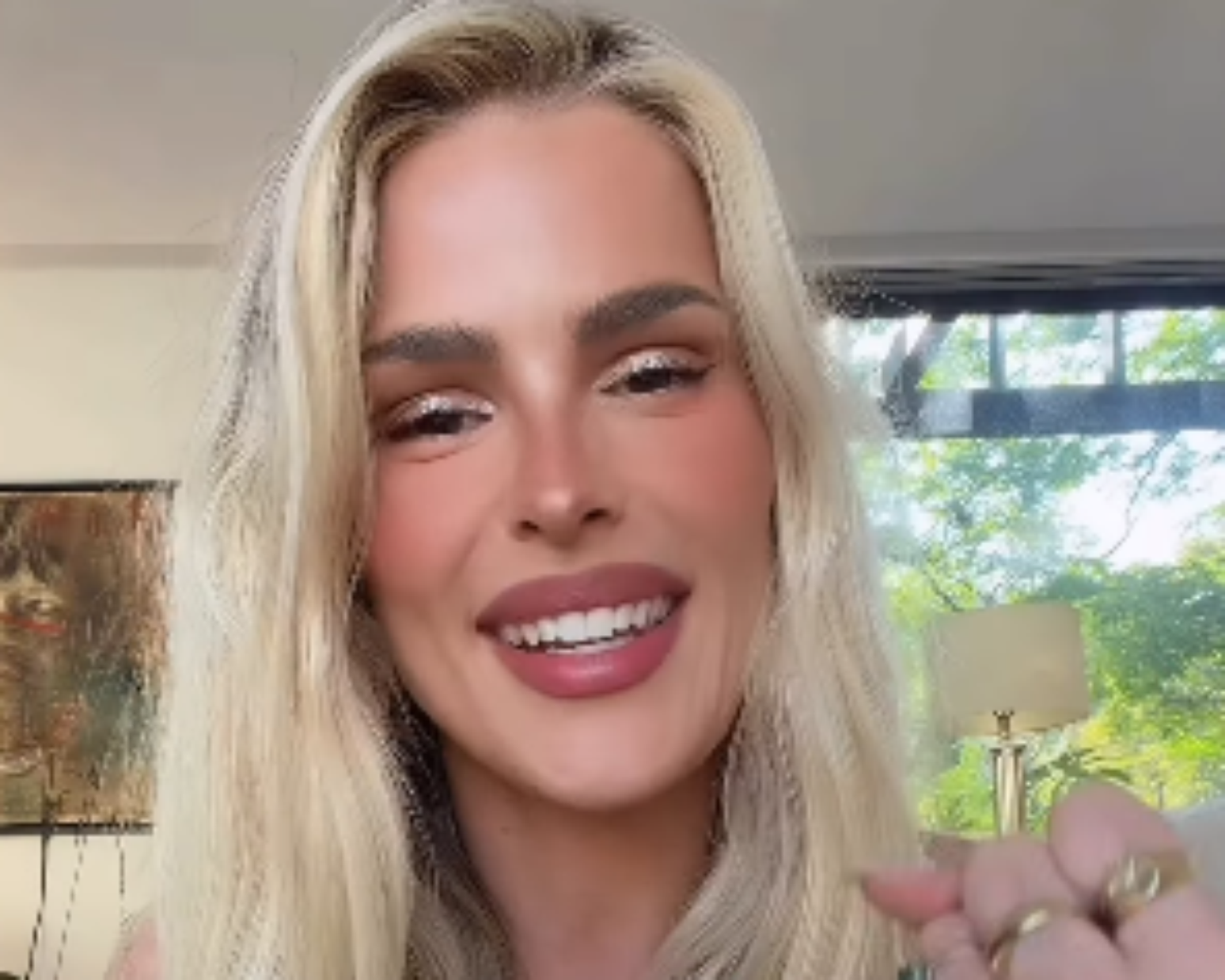 Imagem da matéria: Yasmin Brunet volta ao Instagram após aparecer no caso Vorcaro e detalhe chama a atenção