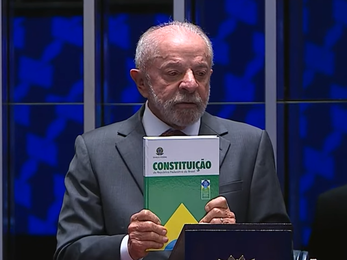 Lula usa tom eleitoral na promulgação do fim da escala 6x1 e diz que é 'mentira' que ela gerará crise