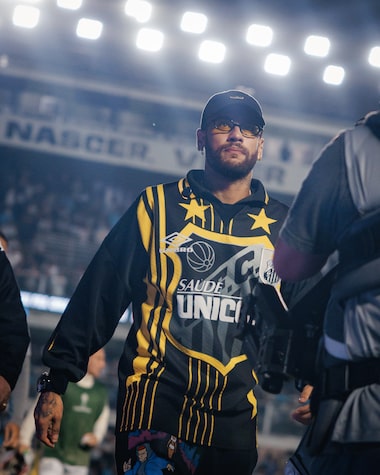 Neymar posta camisa do argentino Paredes após vaga do Boca. Provocação a Thiago Mendes e Vasco?