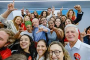 Lula busca lideranças do Centrão em busca de apoios pessoais para 2º turno