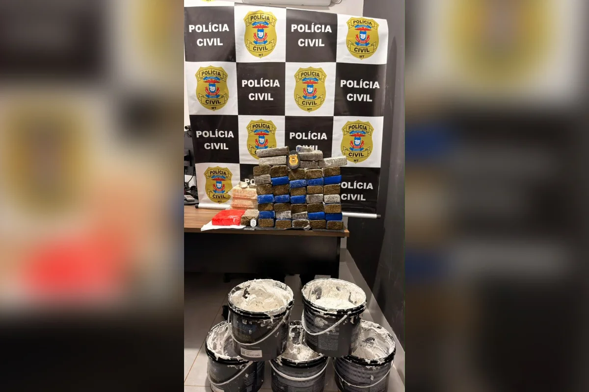 Casal é preso ao buscar cocaína escondida em baldes de argamassa