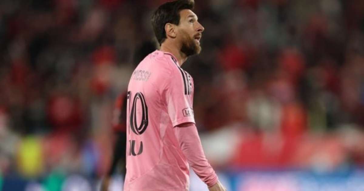 Messi decide não viajar a Londres para cerimônia da Bola de Ouro